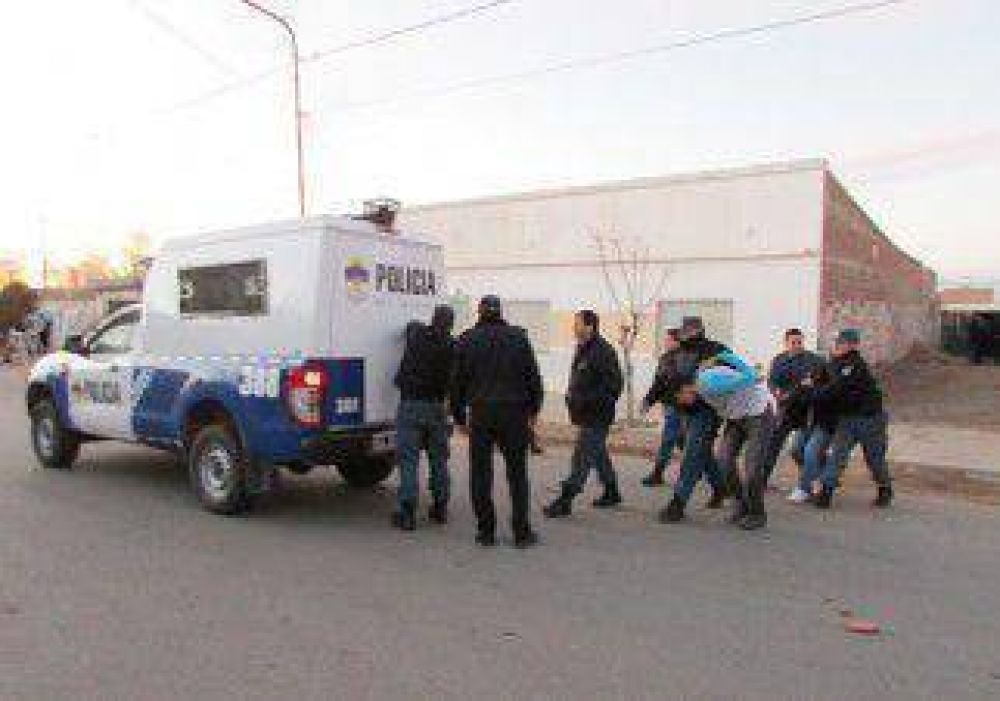 Cutral Co: atacaron a la Polic�a y fueron detenidas 