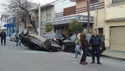 Impresionante accidente entre tres veh�culos