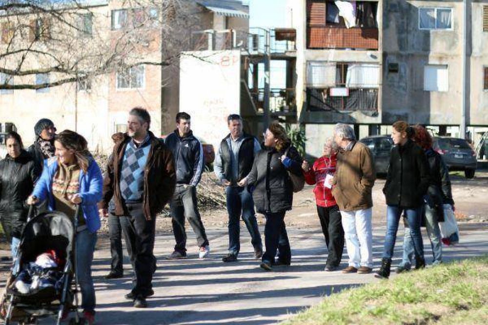 Candidatos del FpV estuvieron en Centenario, Regional y Jorge Newbery