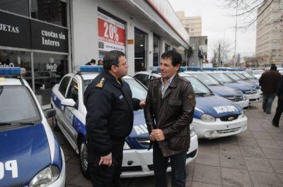 Entregaron diez patrulleros refaccionados para Mar del Plata