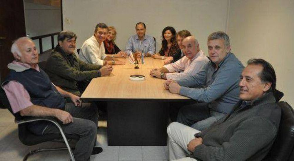 Aguilar, Pedrini y P�rtile, con la Uni�n Industrial