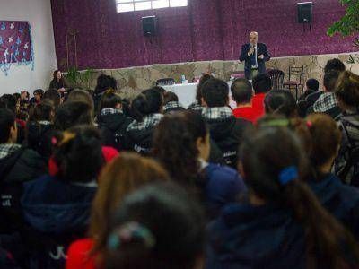 ALEJANDRO FERRO PARTICIP� DE UN ENCUENTRO SOBRE DEMOCRACIA Y VOTO JOVEN