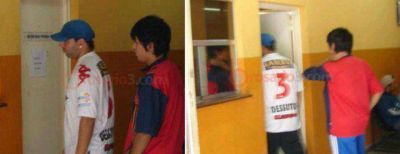Fotos pol�micas: "Para ver al intendente hay que golpear esa puerta"