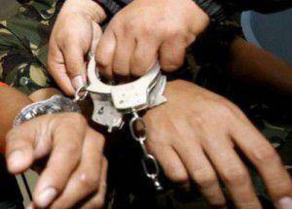 Arrestados tras sustraer mercader�as de un kiosco