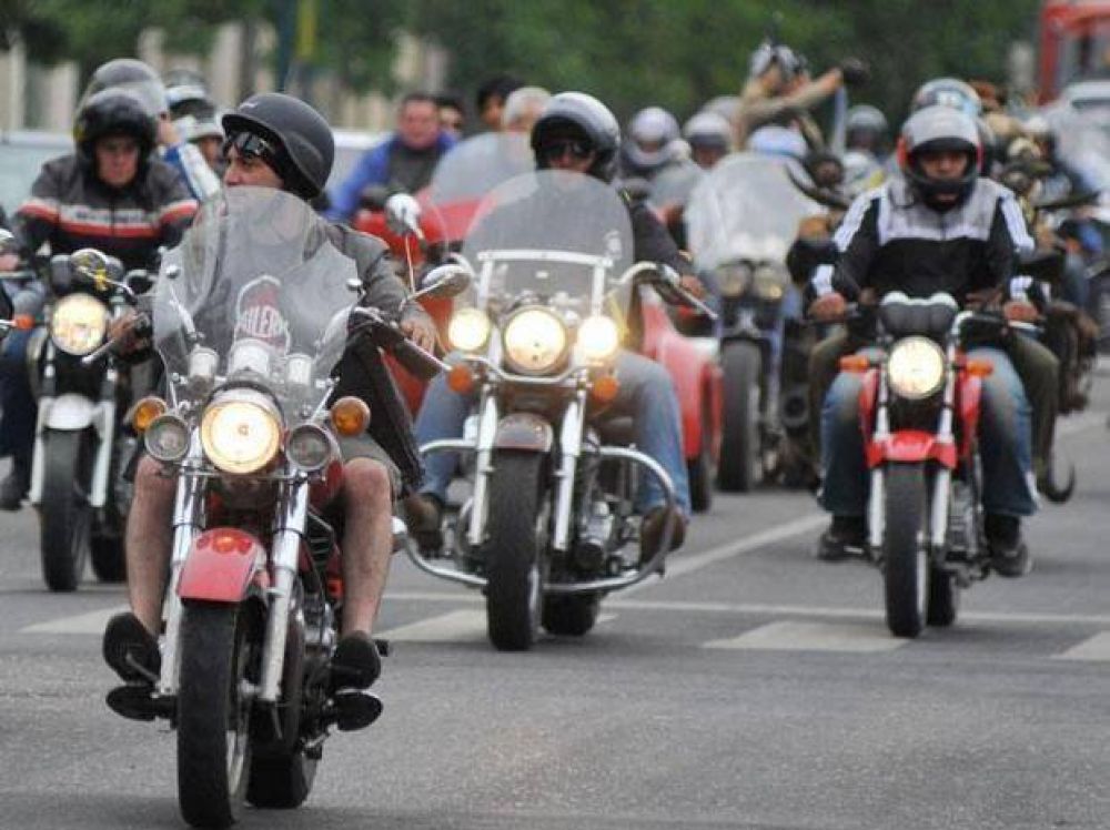 Caravana de motociclistas en reclamo de mayor seguridad en las calles