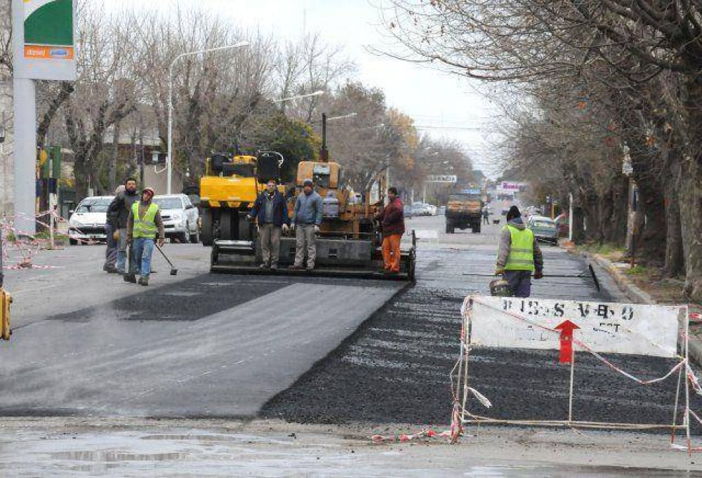 El Municipio inici� la �ltima etapa de repavimentaci�n de la avenida Per�n