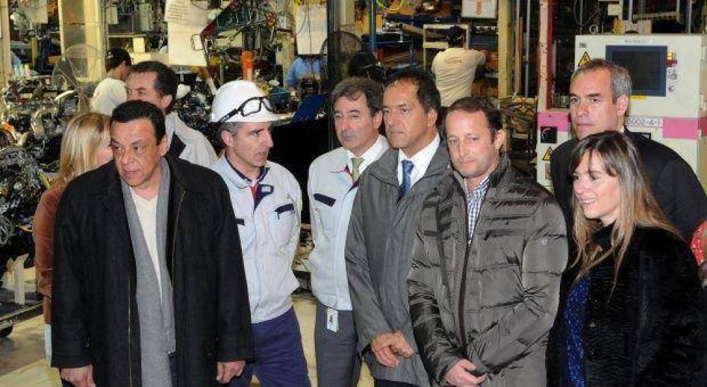 Desde Z�rate, y m�s �K� que nunca, Scioli llam� a �defender la d�cada ganada�