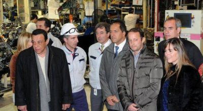 Desde Z�rate, y m�s �K� que nunca, Scioli llam� a �defender la d�cada ganada�