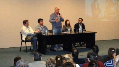 Allende present� los candidatos del FJPV a su tropa	 