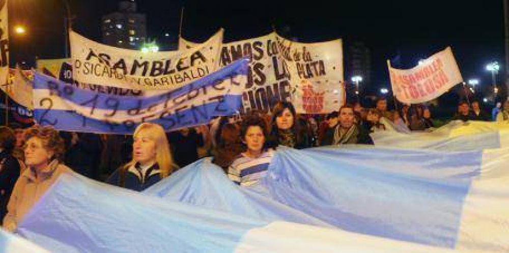 A cuatro meses, los inundados vuelven a manifestar