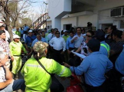 Municipales amenazan con paro si no se acuerda un 19% de aumento