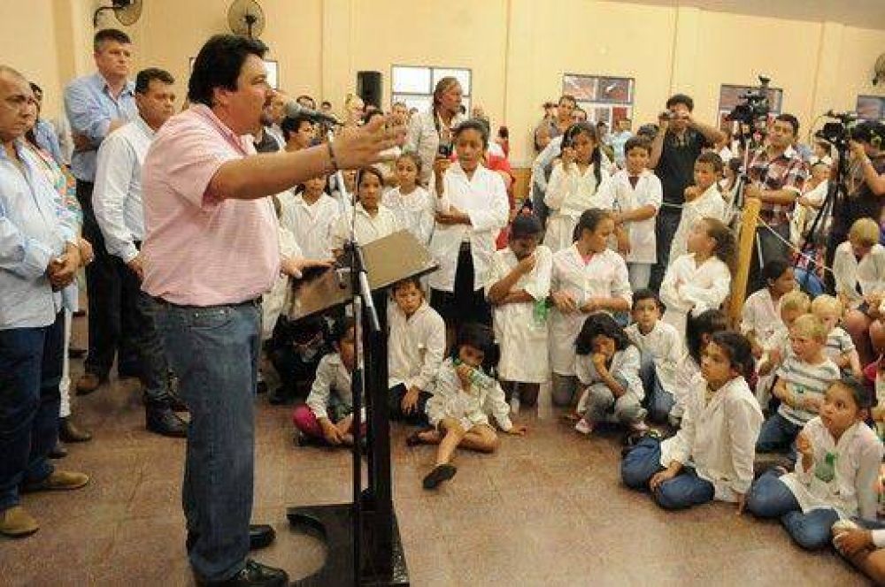 Closs ofreci� financiamiento para dar cobertura de salud a campesinos tabacaleros 