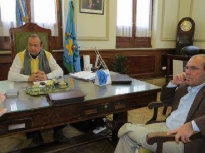 Ricardo M�cero, en recorrida de campa�a por Tres Arroyos
