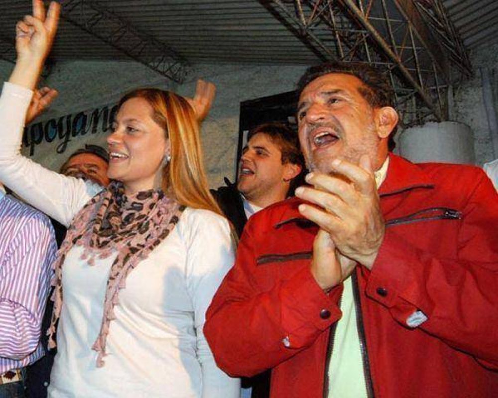 Enf�tico apoyo a Tere y Felipe en acto en el Quincho Facundo II