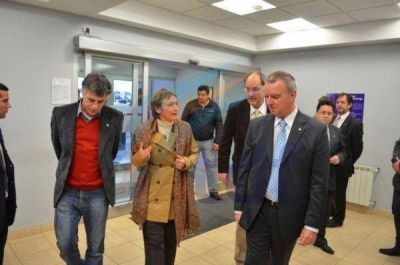 El Banco Tierra del Fuego inaugur� oficialmente la sucursal Chacra II