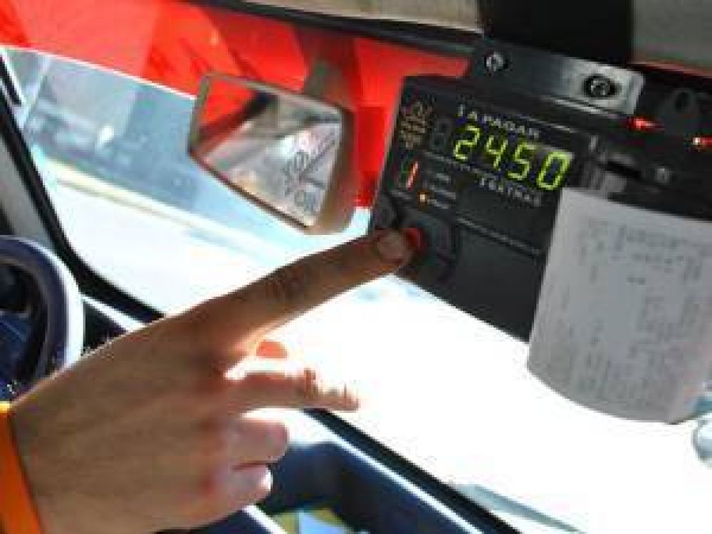 Proponen que la bajada de bandera del taxi llegue a $7,10