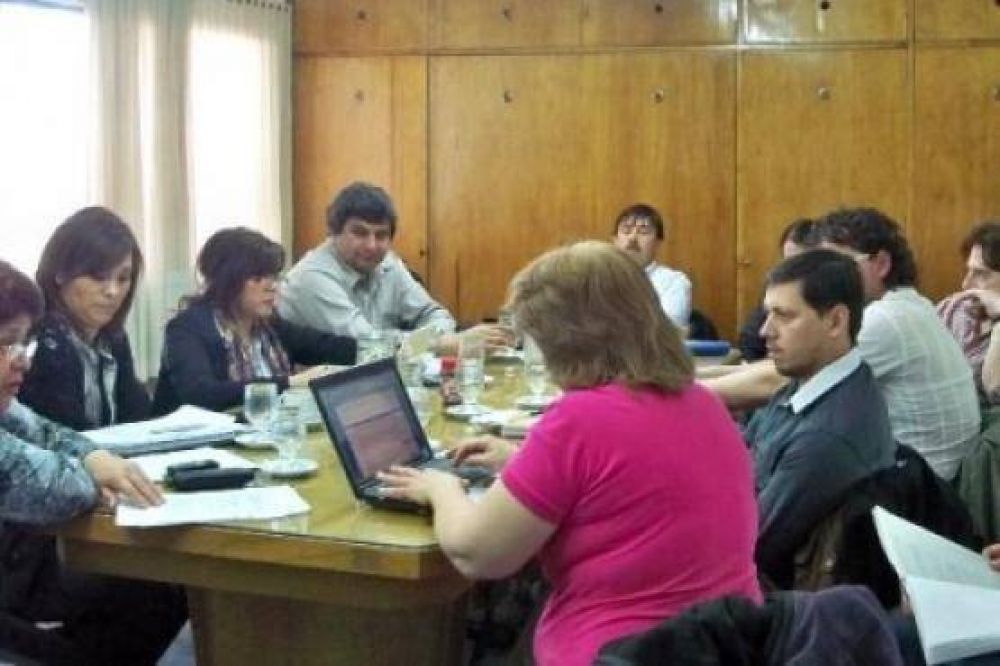 AMET pide titularizar docentes de ense�anza pr�ctica y de escuelas t�cnicas