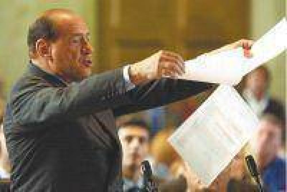 Ratifican la condena a Berlusconi: s�lo cumplir� un a�o y en su casa