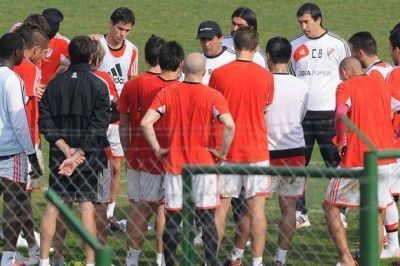 River debuta con refuerzos y juveniles: Carbonero, Ferreyra y Simeone, titulares