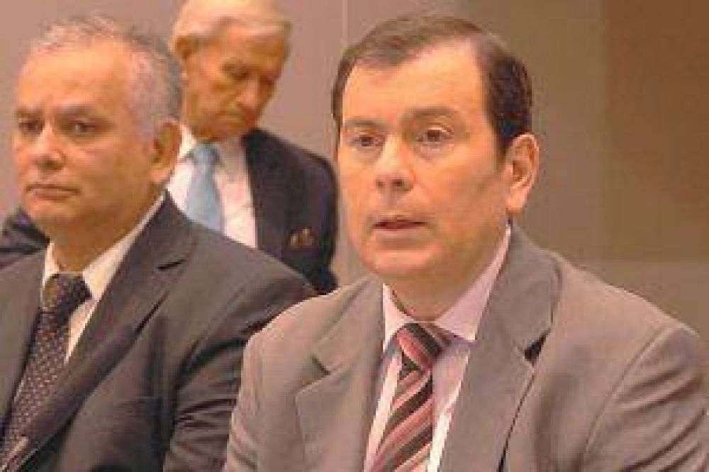 Zamora: "En 12 meses estar� habilitada la red de fibra �ptica en la provincia"