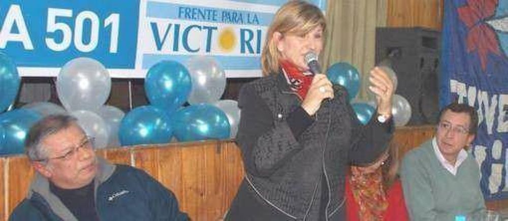 "De la Sota tiene el despiste propio de un avi�n sin control"