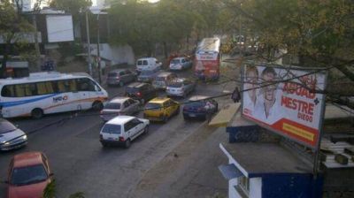 Empleados de Suvico cortaron el ingreso a las playas de estacionamiento del Nuevocentro