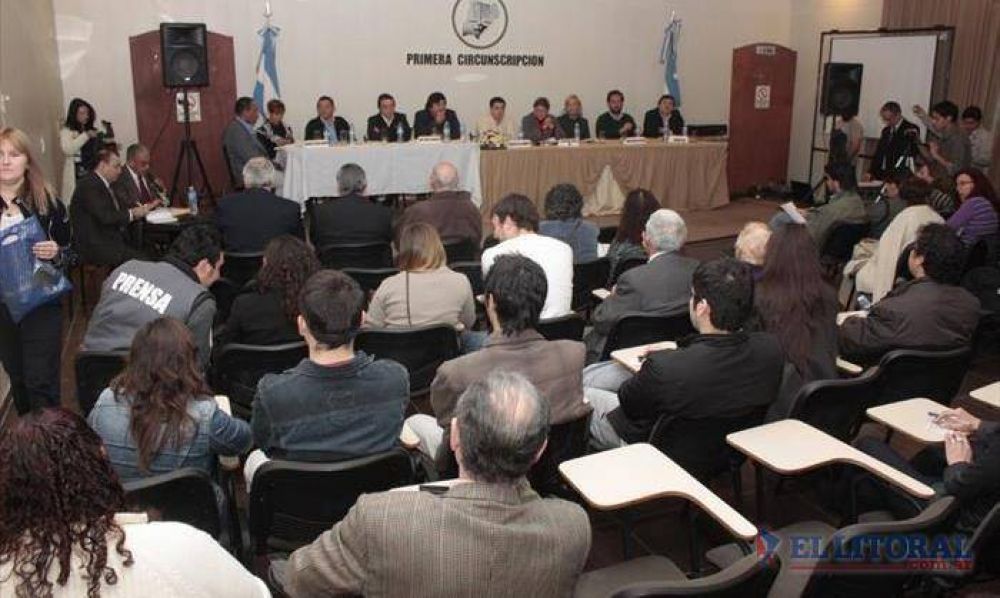 La Iglesia junta a radicales y kirchneristas para debatir