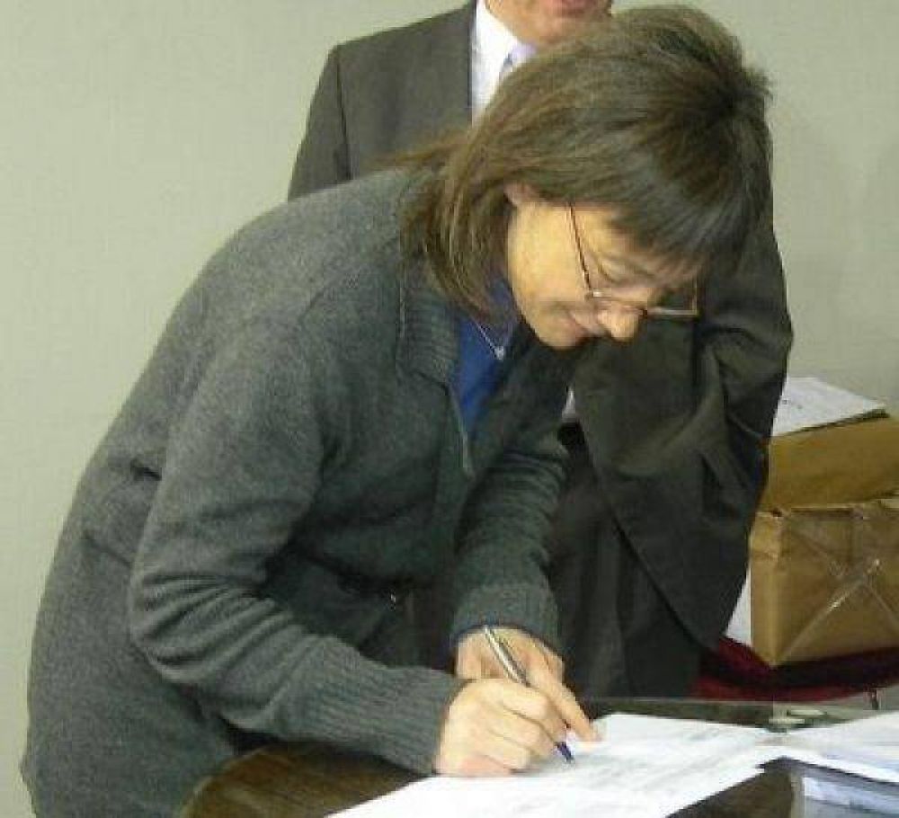 La Gobernadora promulg� la ley que autoriza la transferencia de fondos Destacado