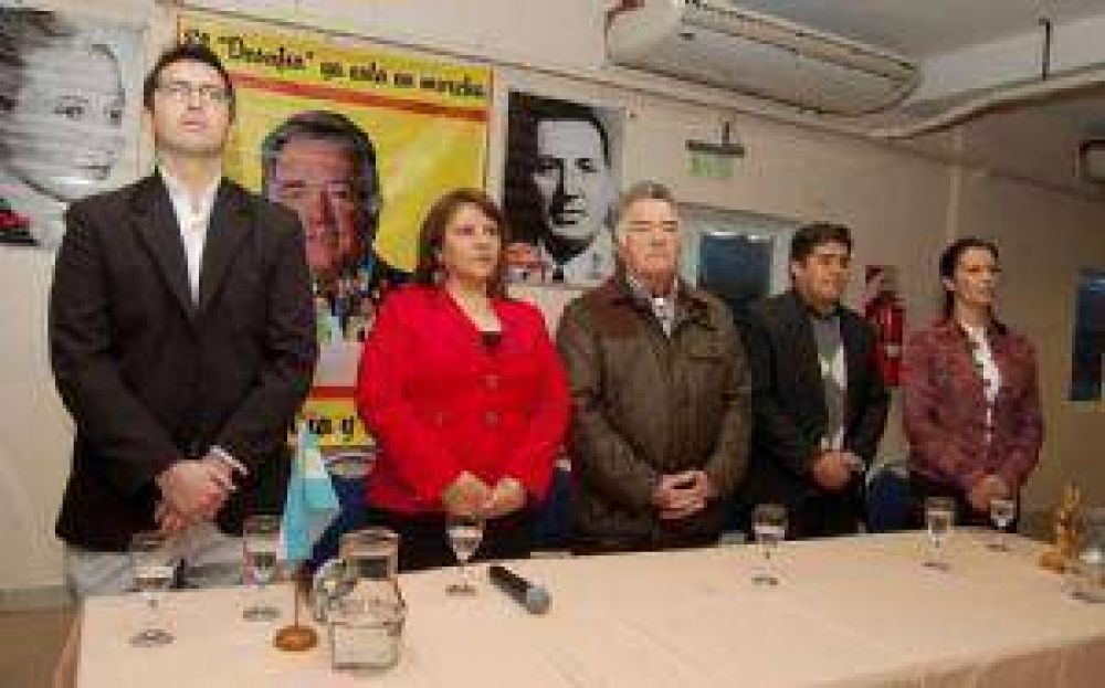 Luis Barrionuevo denunci� que el oficialismo viol� la veda electoral