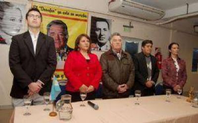 Luis Barrionuevo denunci� que el oficialismo viol� la veda electoral