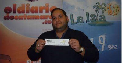 Don Rojas premi� a un Fiel Oyente de La Isla FM
