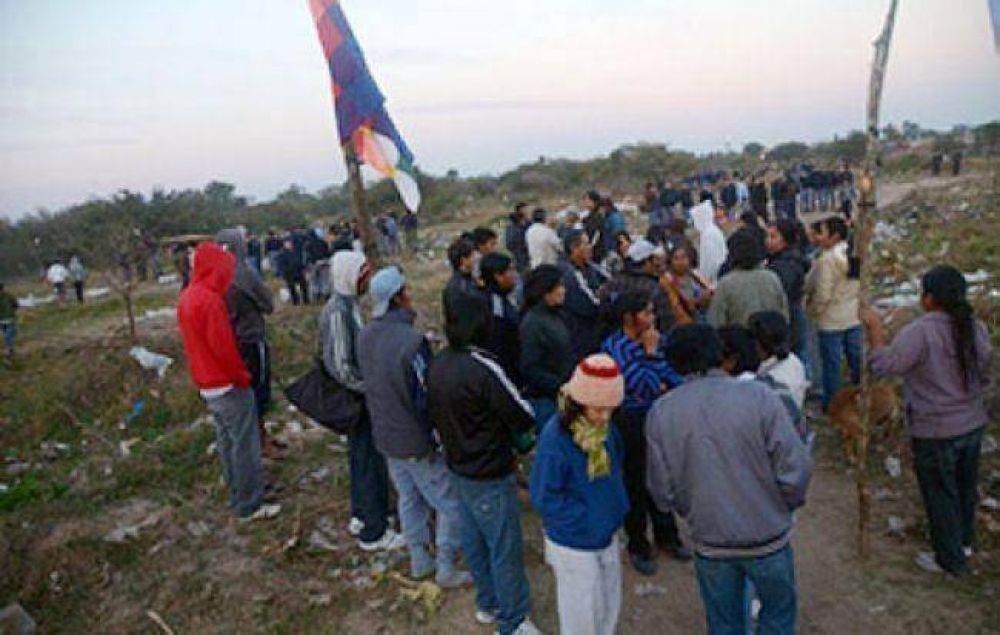 Organizaciones sociales esperan nueva reuni�n con el Gobernador por tierras