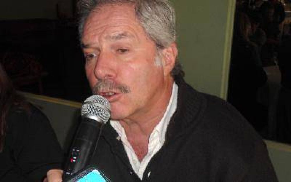 Elecciones 2013: Para Sol�, el kirchnerismo us� al Papa Francisco "sin escr�pulos"