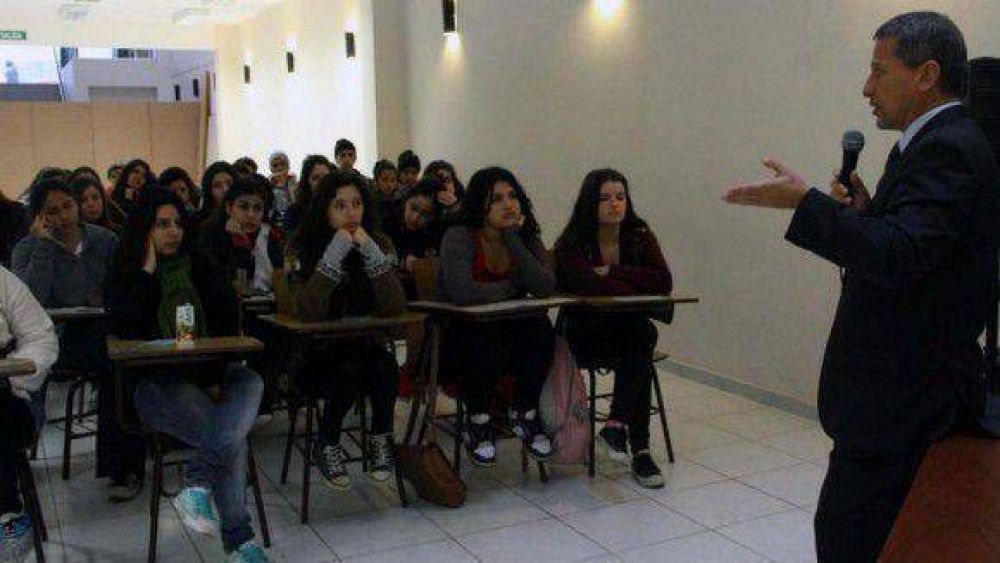 El juez Bejas dict� una charla sobre derechos electorales