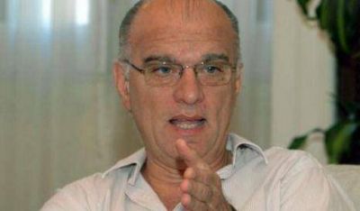 Grindetti suma cr�ticas al massismo