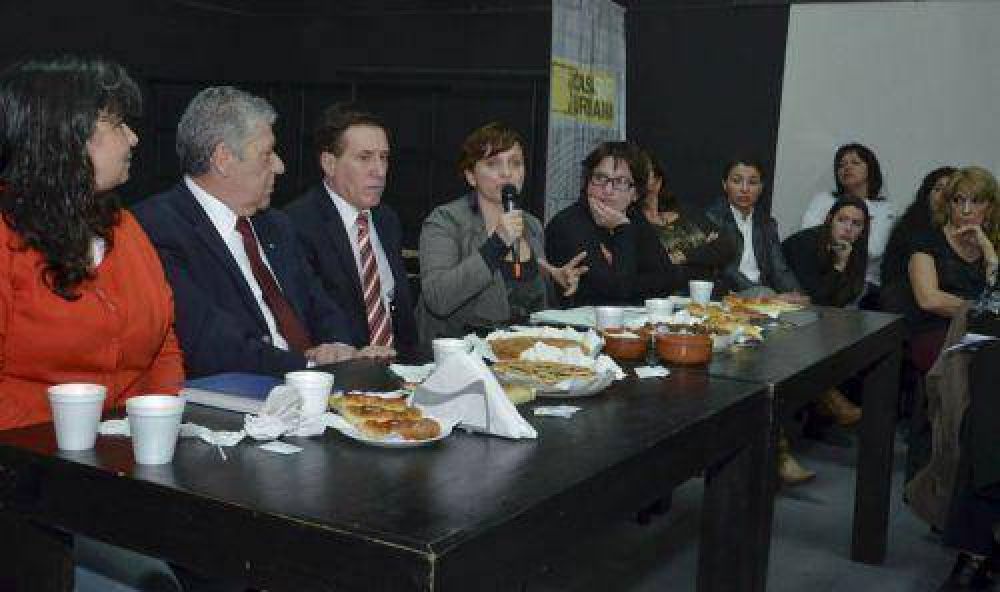 Masivo encuentro de mujeres militantes en apoyo a la Lista 2