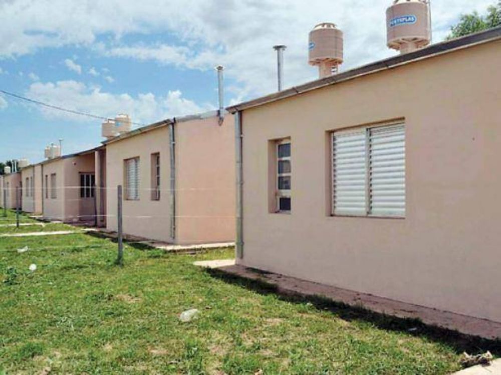 La provincia denuncia que la Naci�n no transfiere dinero para construir viviendas