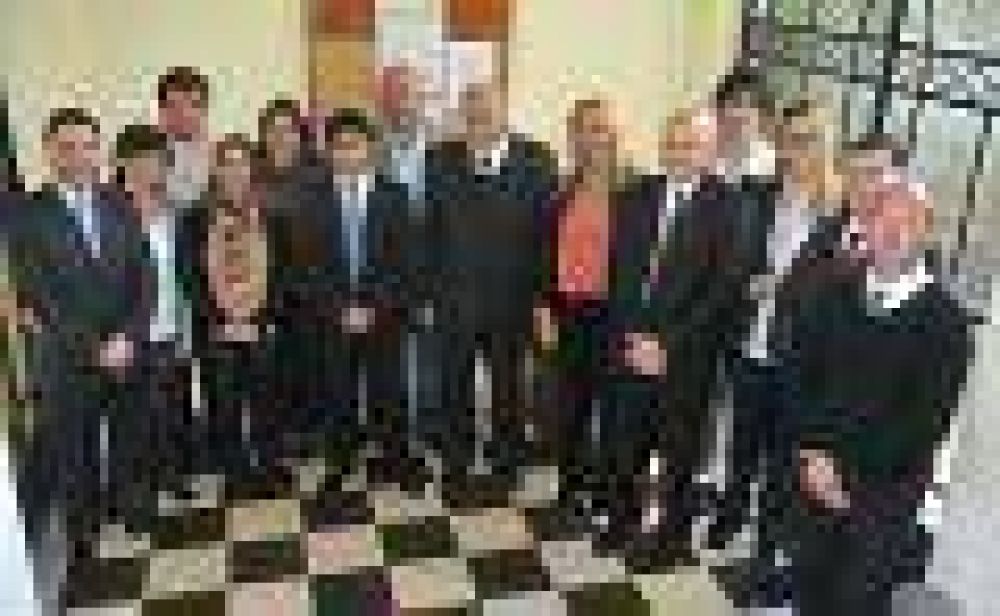 El presidente de la Suprema Corte de la Provincia, Dr. H�ctor Negri, visit� Pehuaj�