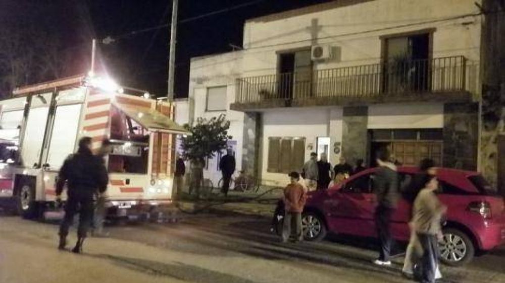 Susto por el incendio de una casa en calle San Martin