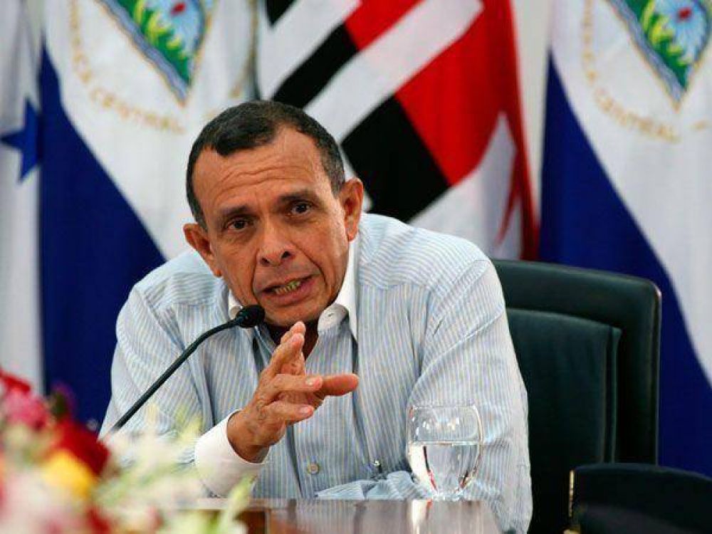 Honduras: detonan bomba a 100 metros del presidente