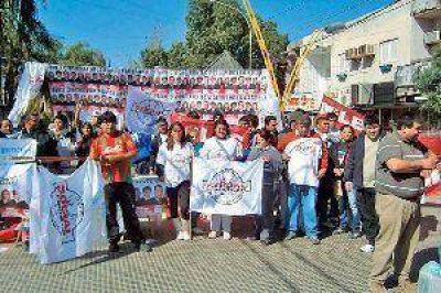 Militantes del Foro Social y Popular expresaron su apoyo a Cristina y Zamora