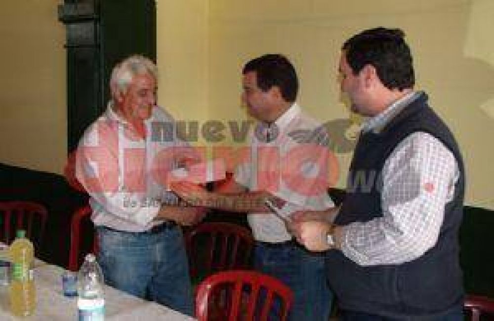 Reuni�n de trabajo y entrega de equipos