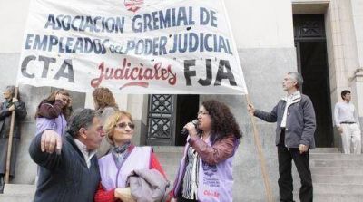 Judiciales profundizan las protestas y lanzaron un paro y movilizaci�n