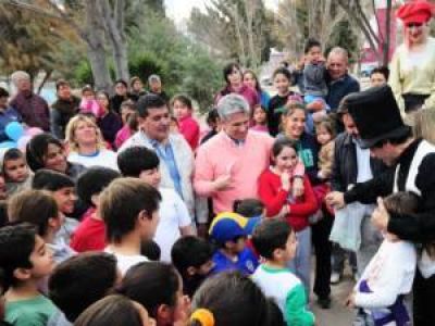 Beazley: Una multitud festej� el d�a del ni�o