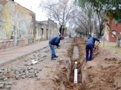 Calle Angosta tendr� nuevos adoquines y pondr�n cloacas