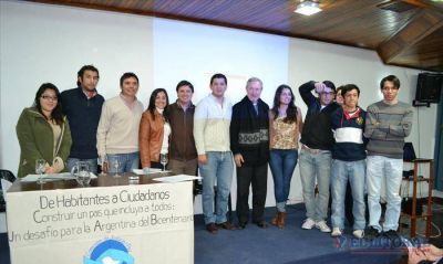 Con Stanovnik, pol�ticos analizaron mensaje del Papa y apuntaron medidas para j�venes