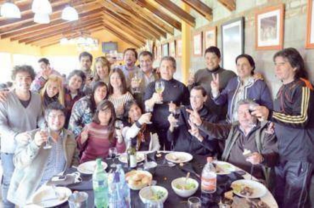 Se debe militar tambi�n en las redes sociales
