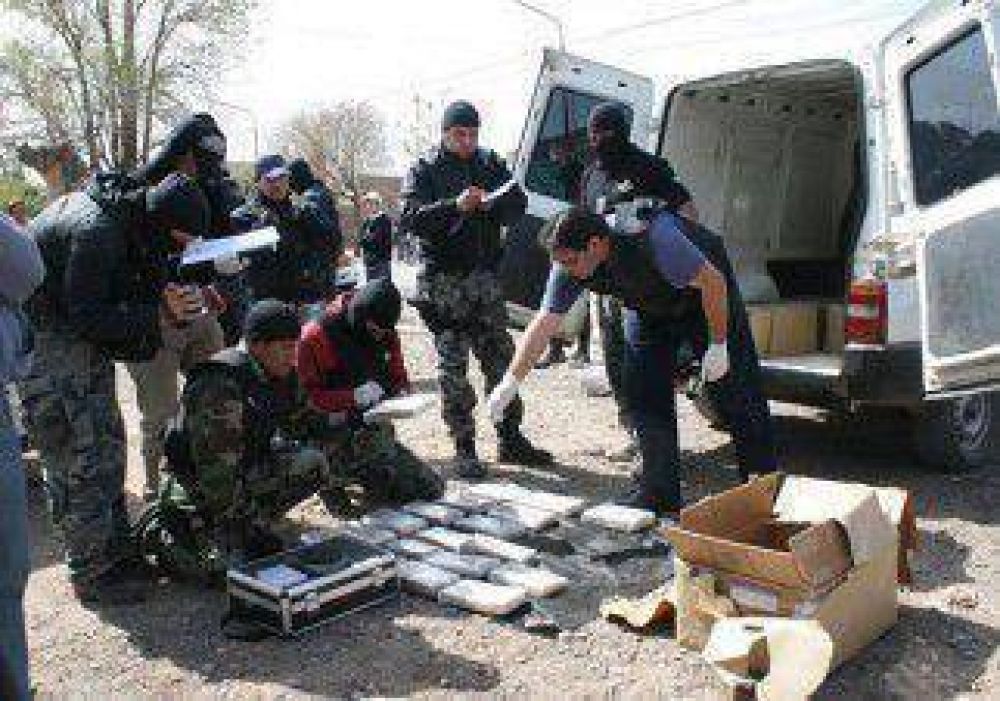 Empieza el juicio contra supuesta banda de narcos 