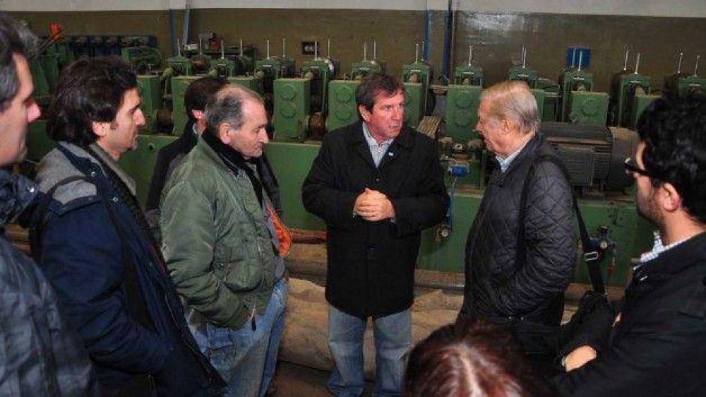 Autoridades provinciales recorrieron la empresa de metalmec�nica Oveon en Rawson