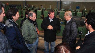 Autoridades provinciales recorrieron la empresa de metalmec�nica Oveon en Rawson